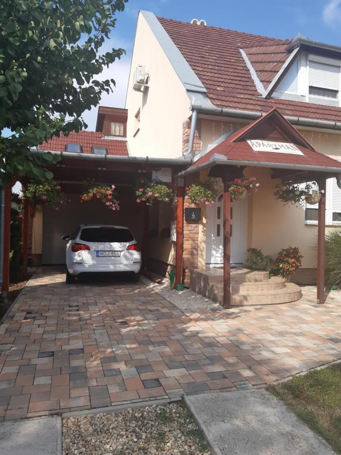 Boglarka Apartman ギュラ エクステリア 写真