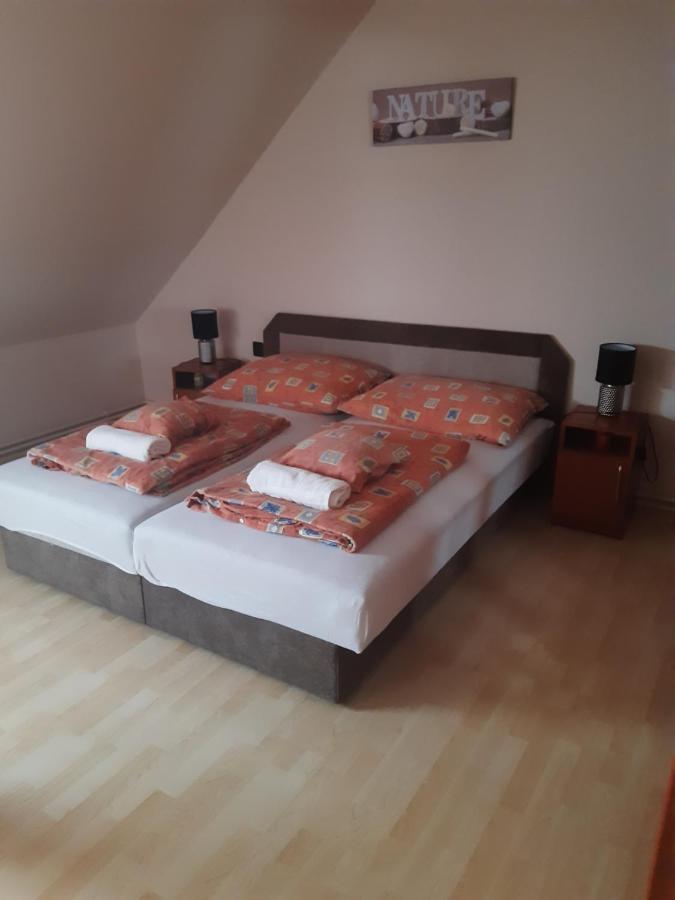 Boglarka Apartman ギュラ エクステリア 写真